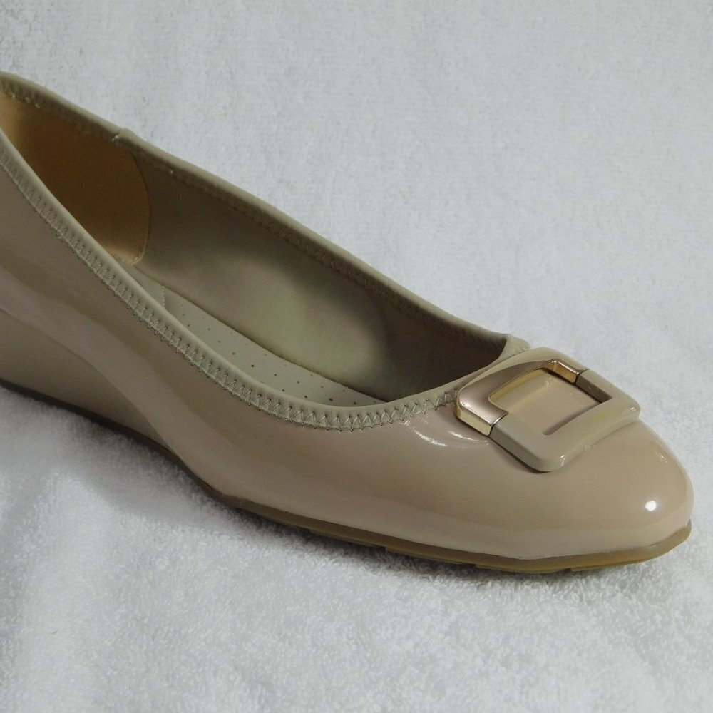 W460 Bandolino Natural Beige Tad Women's Dress Wedge Women's Shoes Size 9.5 M